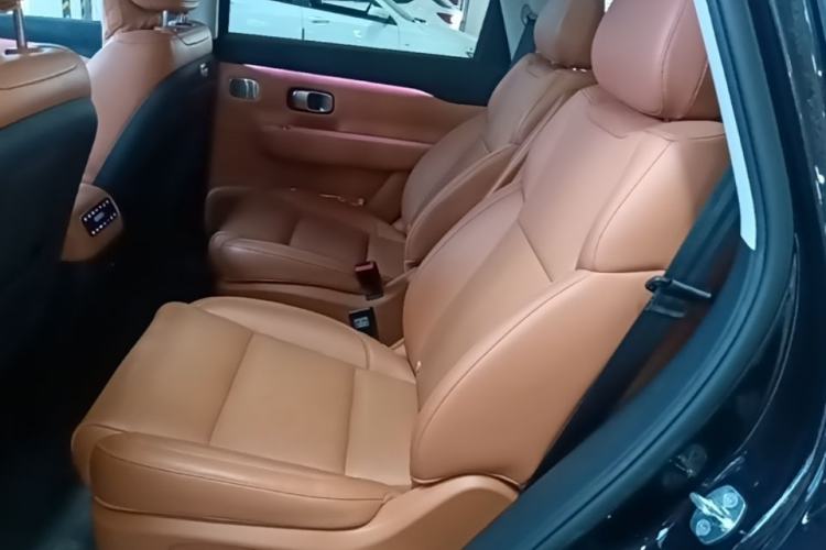 Used Leapmotor C16 2026 Extended-Range 280 LiDAR Zhizun Edition 6 Seats Left Rear Seat