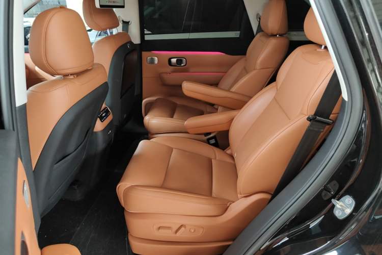 Used Leapmotor C16 2026 Extended-Range 280 LiDAR Zhizun Edition 6 Seats Left Rear Seat