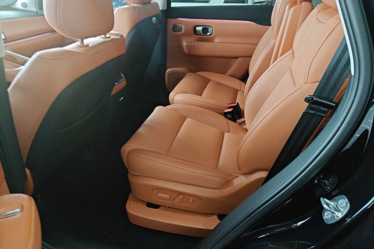 Used Leapmotor C16 2026 Extended-Range 280 LiDAR Zhizun Edition 6 Seats Left Rear Seat