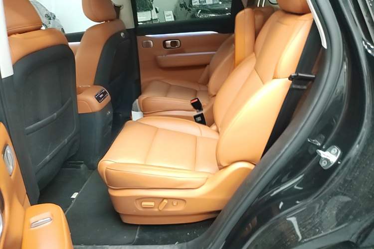 Used Leapmotor C16 2026 Extended-Range 280 LiDAR Zhizun Edition 6 Seats Left Rear Seat