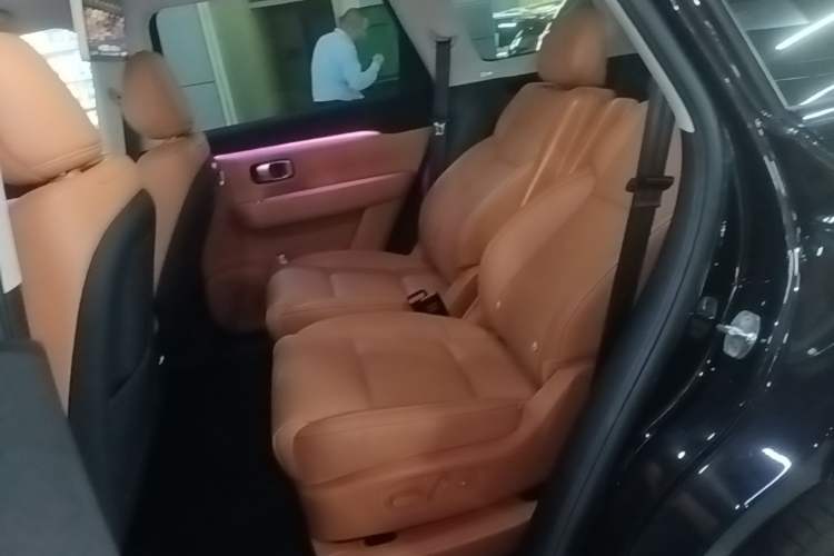 Used Leapmotor C16 2026 Extended-Range 280 LiDAR Zhizun Edition 6 Seats Left Rear Seat