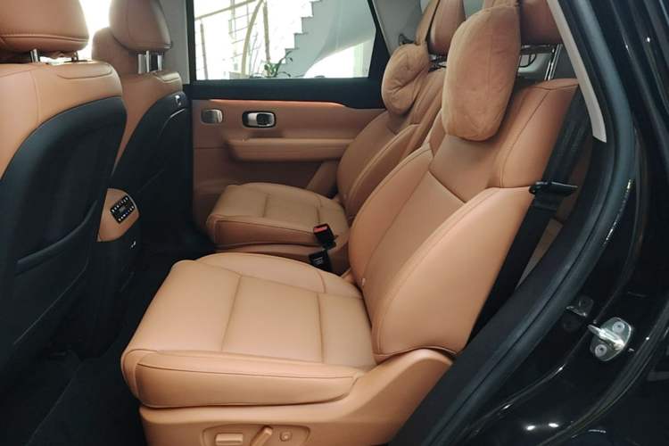 Used Leapmotor C16 2026 Extended-Range 280 LiDAR Zhizun Edition 6 Seats Left Rear Seat