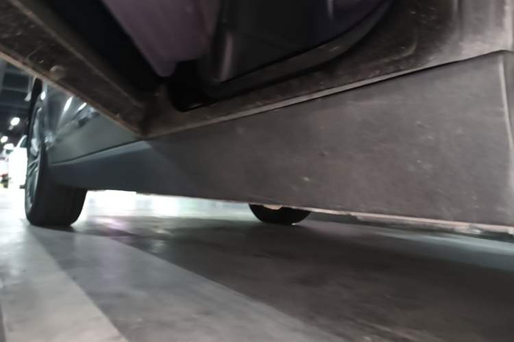 Used Leapmotor C16 2026 Range-Extended 200 Prestige 6-Seater Left Side Sill