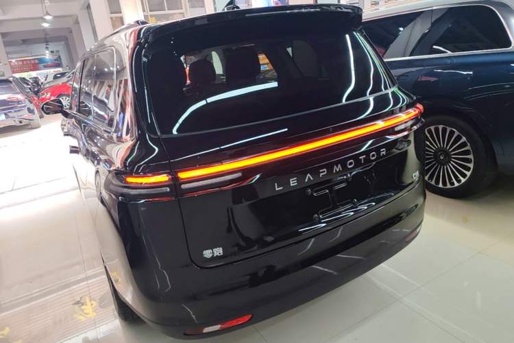 Used Leapmotor C16 2026 Extended-Range 280 LiDAR Zhizun Edition 6 Seats Rear Left 45 Deg