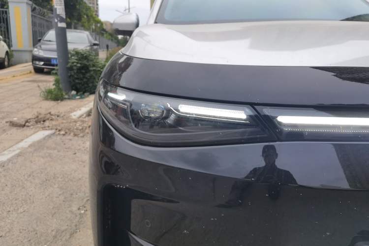 Used Leapmotor C16 2026 Pure Electric 630 LiDAR Zhizun Edition 5 Seats Right Front Headlight