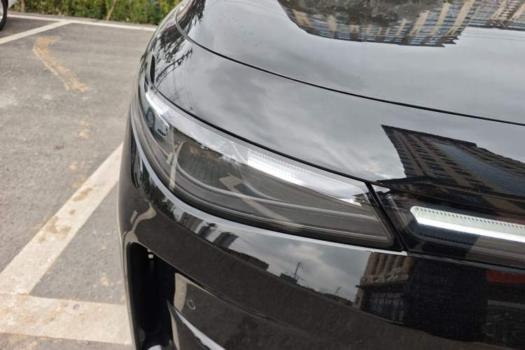 Used Leapmotor C16 2026 Pure Electric 630 LiDAR Zhizun Edition 5 Seats Right Front Headlight