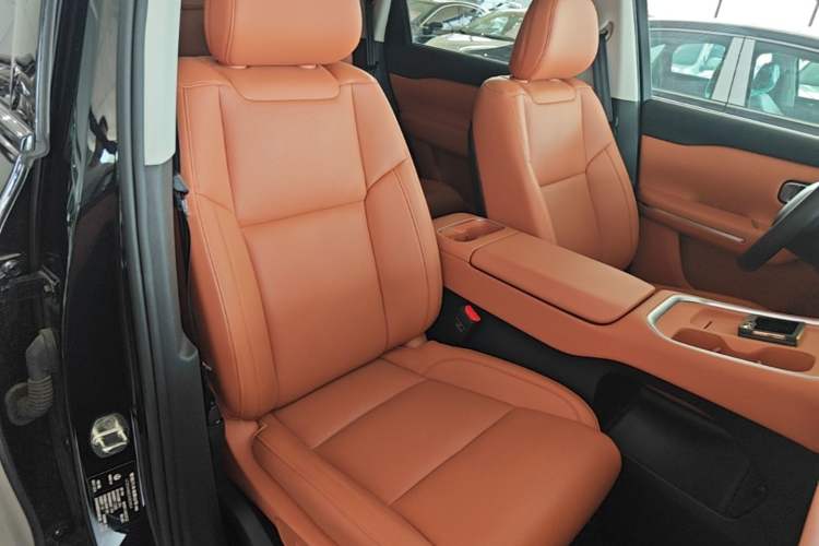 Used Leapmotor C16 2026 Extended-Range 280 LiDAR Zhizun Edition 6 Seats Right Front Seat