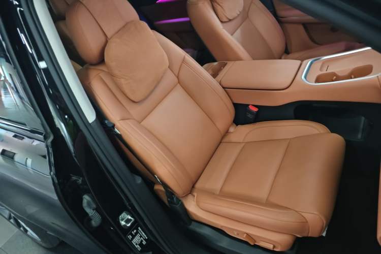 Used Leapmotor C16 2026 Extended-Range 280 LiDAR Zhizun Edition 6 Seats Right Front Seat