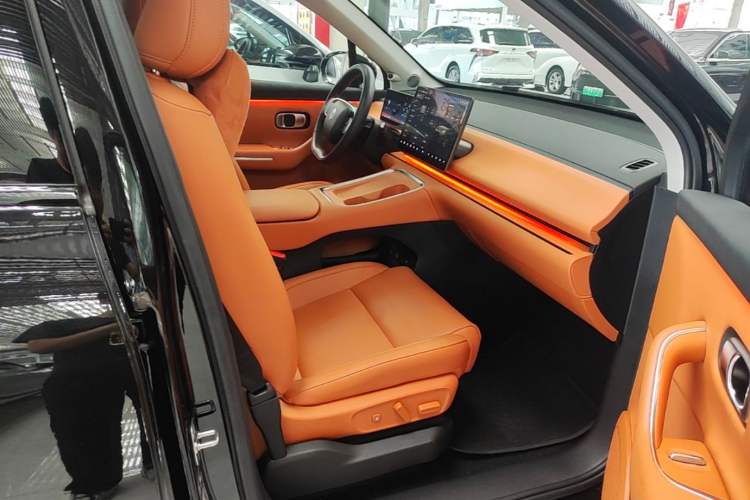 Used Leapmotor C16 2026 Extended-Range 280 LiDAR Zhizun Edition 6 Seats Right Front Seat