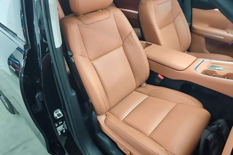 Used Leapmotor C16 2026 Extended-Range 280 LiDAR Zhizun Edition 6 Seats Right Front Seat