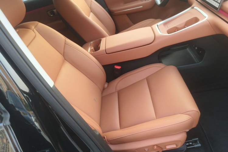 Used Leapmotor C16 2026 Extended-Range 280 LiDAR Zhizun Edition 6 Seats Right Front Seat