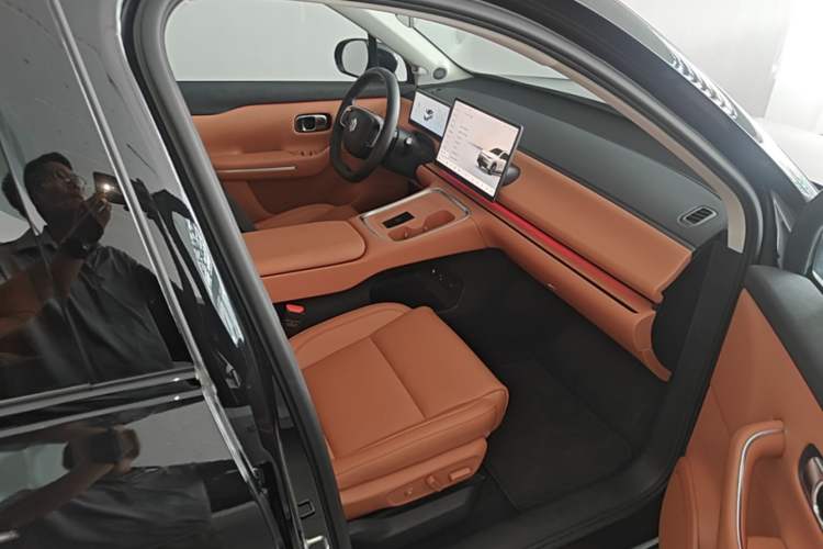Used Leapmotor C16 2026 Extended-Range 280 LiDAR Zhizun Edition 6 Seats Right Front Seat