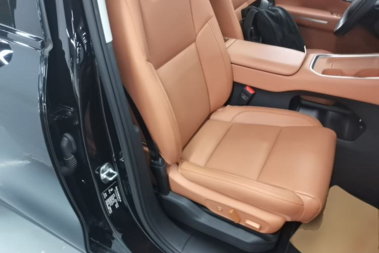 Used Leapmotor C16 2026 Extended-Range 280 LiDAR Zhizun Edition 6 Seats Right Front Seat