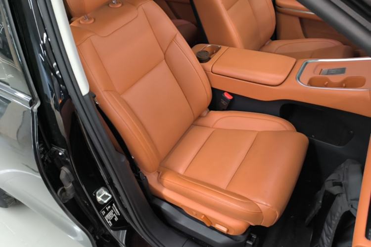 Used Leapmotor C16 2026 Extended-Range 280 LiDAR Zhizun Edition 6 Seats Right Front Seat