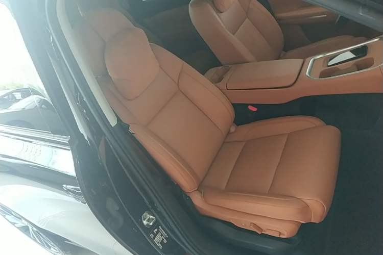 Used Leapmotor C16 2026 Extended-Range 280 LiDAR Zhizun Edition 6 Seats Right Front Seat