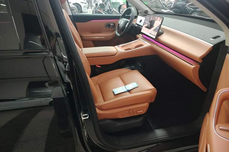 Used Leapmotor C16 2026 Extended-Range 280 LiDAR Zhizun Edition 6 Seats Right Front Seat