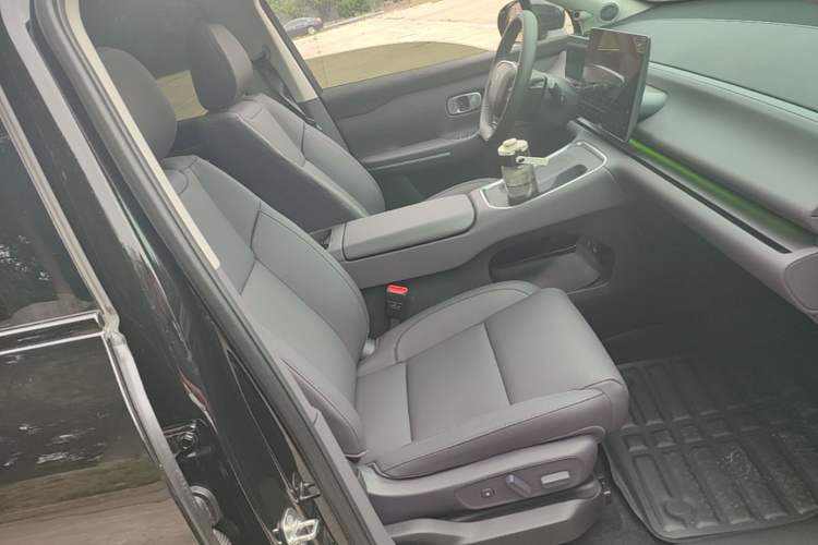 Used Leapmotor C16 2026 All-Electric 630 LiDAR Zhizun Edition 6 Seats Right Front Seat