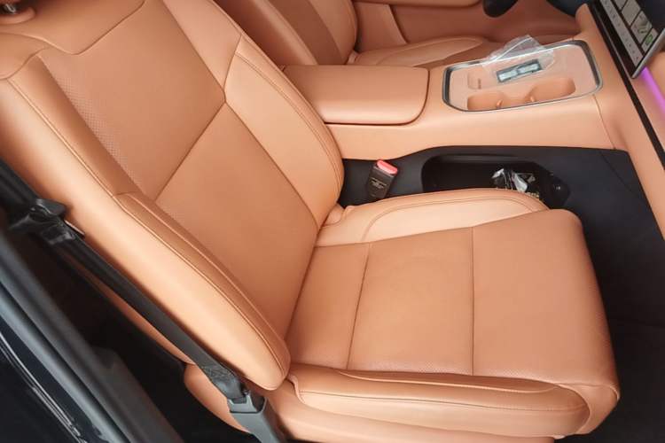 Used Leapmotor C16 2026 Extended-Range 280 LiDAR Zhizun Edition 6 Seats Right Front Seat