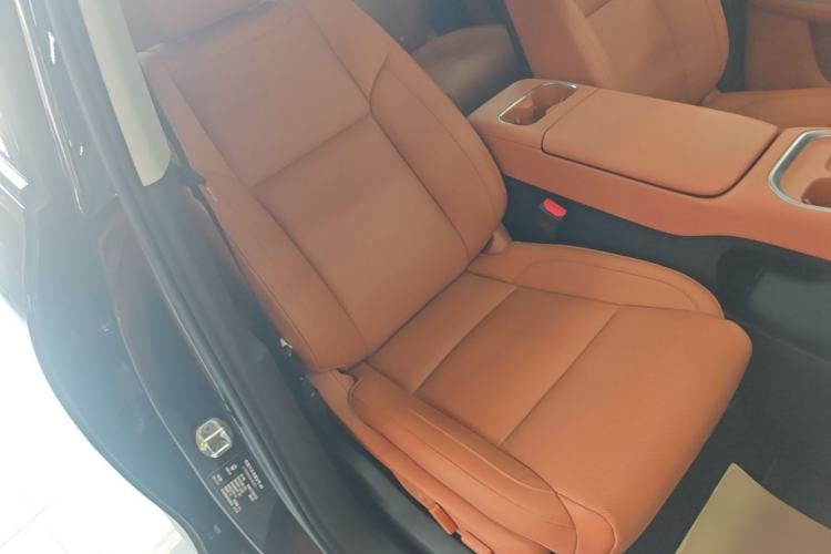 Used Leapmotor C16 2026 Extended-Range 280 LiDAR Zhizun Edition 6 Seats Right Front Seat