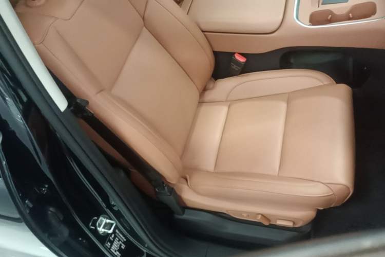 Used Leapmotor C16 2026 Extended-Range 280 LiDAR Zhizun Edition 6 Seats Right Front Seat