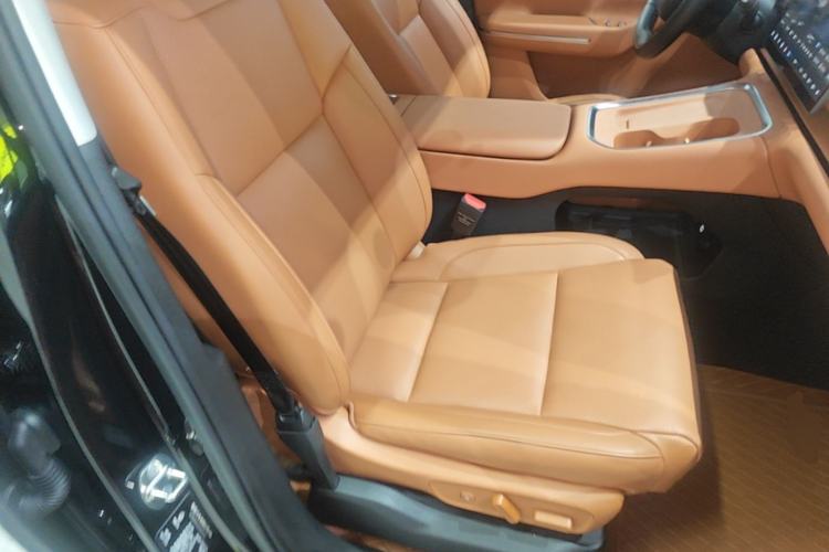 Used Leapmotor C16 2026 Extended-Range 280 LiDAR Zhizun Edition 6 Seats Right Front Seat