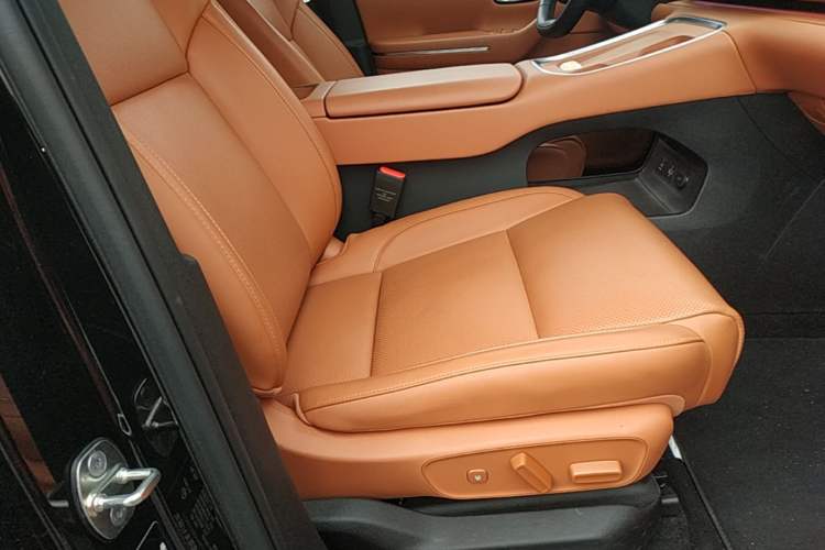 Used Leapmotor C16 2026 Extended-Range 280 LiDAR Zhizun Edition 6 Seats Right Front Seat