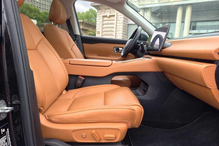 Used Leapmotor C16 2026 Extended-Range 280 LiDAR Zhizun Edition 6 Seats Right Front Seat
