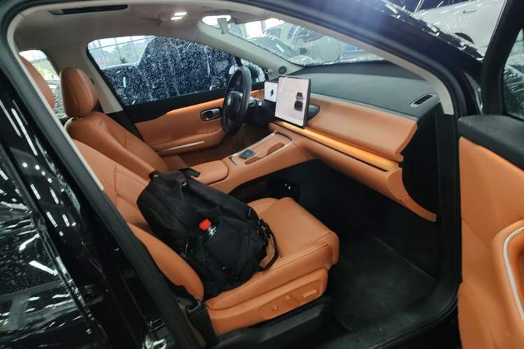 Used Leapmotor C16 2026 Extended-Range 280 LiDAR Zhizun Edition 6 Seats Right Front Seat