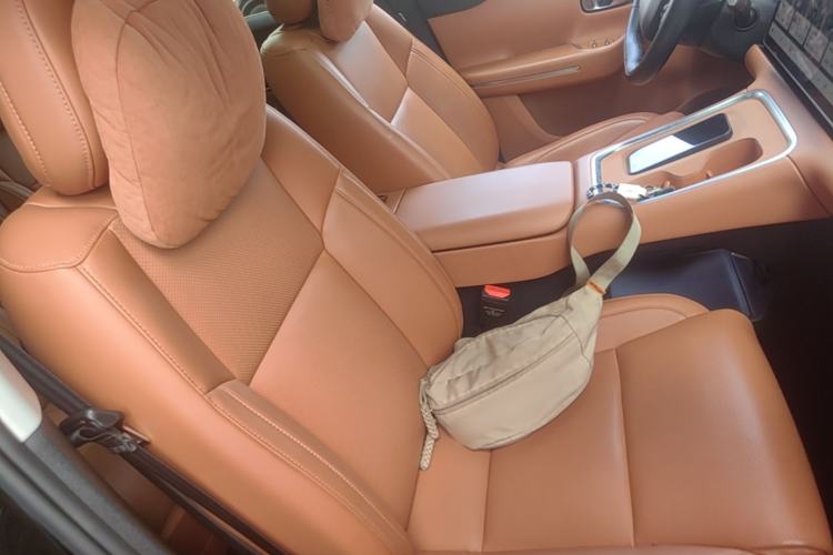 Used Leapmotor C16 2026 Extended-Range 280 LiDAR Zhizun Edition 6 Seats Right Front Seat