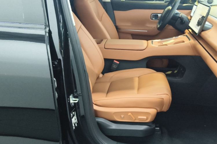 Used Leapmotor C16 2026 Extended-Range 280 LiDAR Zhizun Edition 6 Seats Right Front Seat