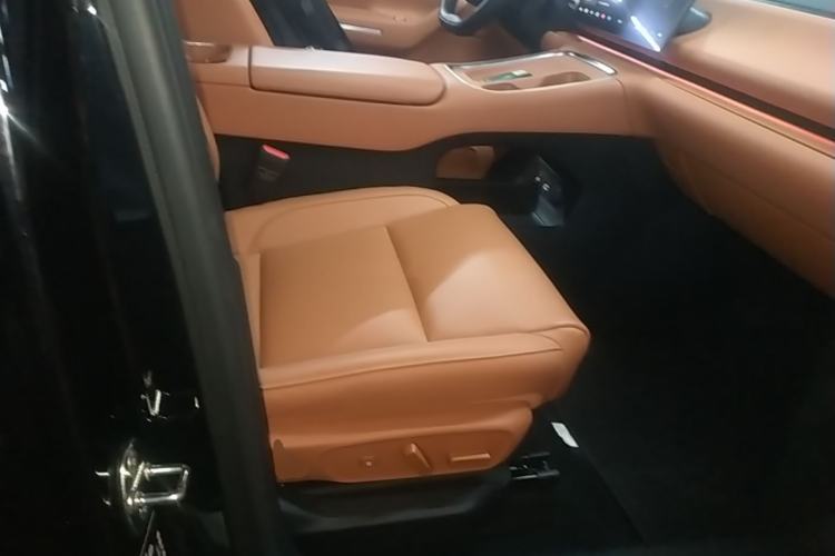 Used Leapmotor C16 2026 Extended-Range 280 LiDAR Zhizun Edition 6 Seats Right Front Seat