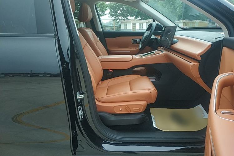 Used Leapmotor C16 2026 Extended-Range 280 LiDAR Zhizun Edition 6 Seats Right Front Seat