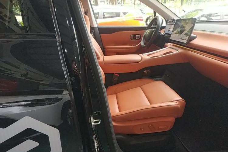 Used Leapmotor C16 2026 Extended-Range 280 LiDAR Zhizun Edition 6 Seats Right Front Seat