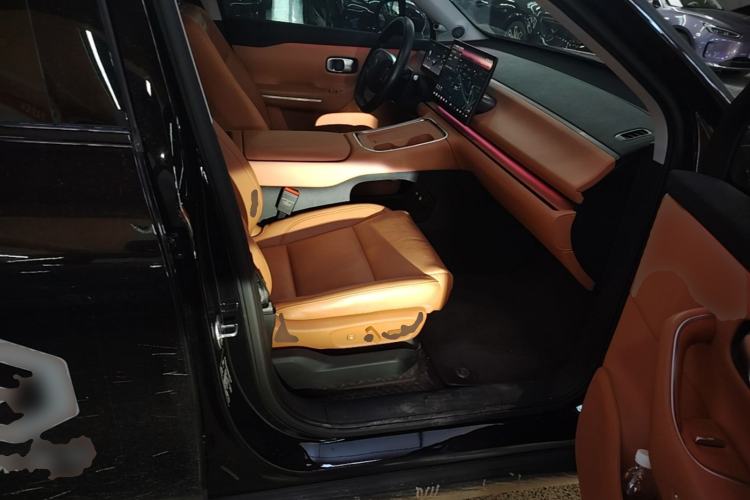 Used Leapmotor C16 2026 Extended-Range 280 LiDAR Zhizun Edition 6 Seats Right Front Seat