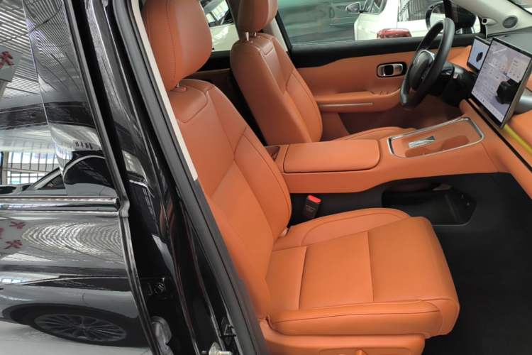 Used Leapmotor C16 2026 Extended-Range 280 LiDAR Zhizun Edition 6 Seats Right Front Seat