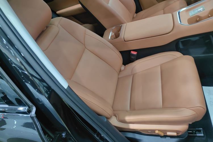 Used Leapmotor C16 2026 Extended-Range 280 LiDAR Zhizun Edition 6 Seats Right Front Seat