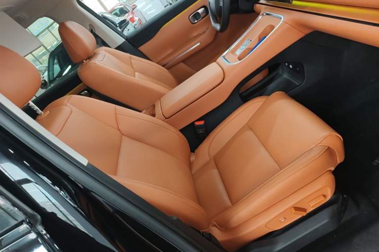 Used Leapmotor C16 2026 Extended-Range 280 LiDAR Zhizun Edition 6 Seats Right Front Seat