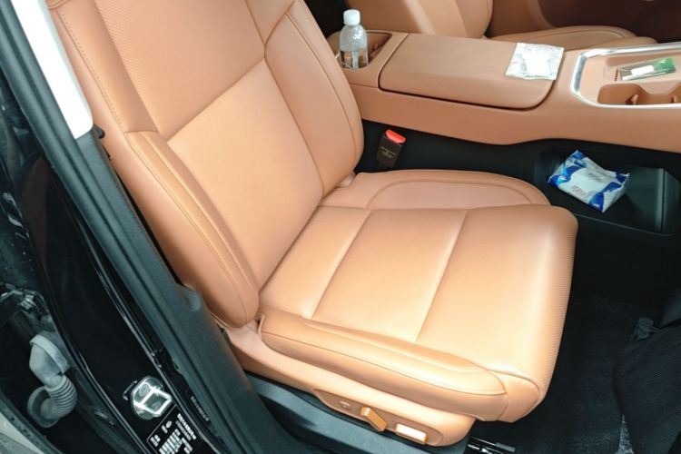Used Leapmotor C16 2026 Extended-Range 280 LiDAR Zhizun Edition 6 Seats Right Front Seat