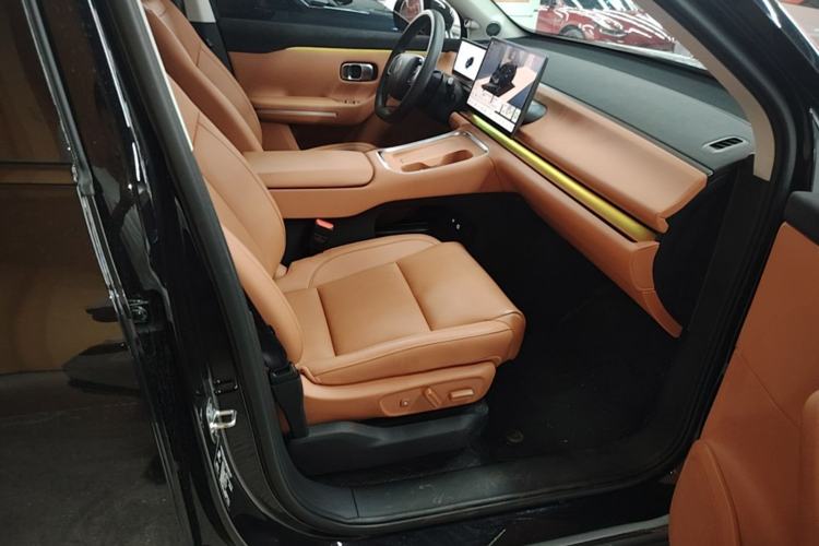 Used Leapmotor C16 2026 Extended-Range 280 LiDAR Zhizun Edition 6 Seats Right Front Seat