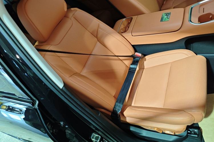 Used Leapmotor C16 2026 Extended-Range 280 LiDAR Zhizun Edition 6 Seats Right Front Seat