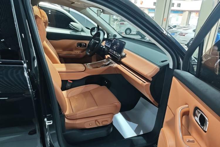 Used Leapmotor C16 2026 Extended-Range 280 LiDAR Zhizun Edition 6 Seats Right Front Seat