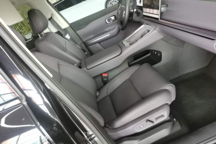 Used Leapmotor C16 2026 Extended-Range 280 LiDAR Zhizun Edition 6 Seats Right Front Seat