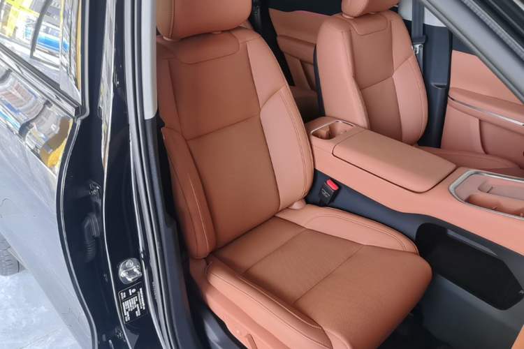 Used Leapmotor C16 2026 Extended-Range 280 LiDAR Zhizun Edition 6 Seats Right Front Seat