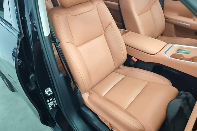 Used Leapmotor C16 2026 Extended-Range 280 LiDAR Zhizun Edition 6 Seats Right Front Seat