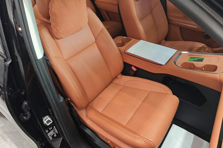 Used Leapmotor C16 2026 Extended-Range 280 LiDAR Zhizun Edition 6 Seats Right Front Seat
