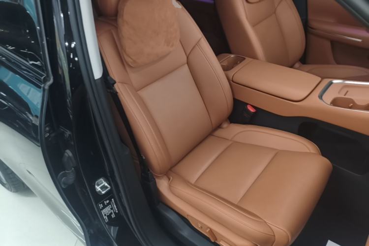 Used Leapmotor C16 2026 Extended-Range 280 LiDAR Zhizun Edition 6 Seats Right Front Seat