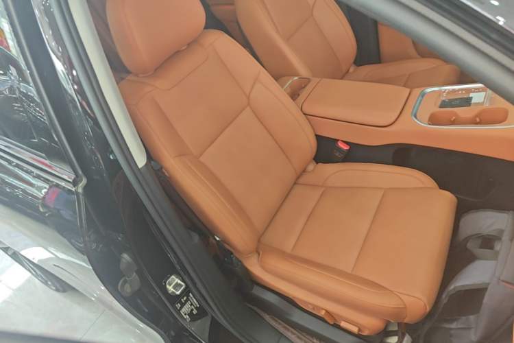 Used Leapmotor C16 2026 Extended-Range 280 LiDAR Zhizun Edition 6 Seats Right Front Seat