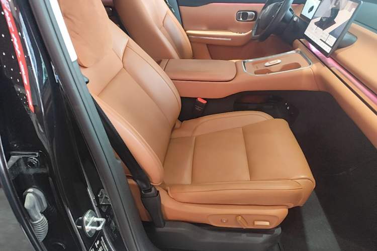 Used Leapmotor C16 2026 Extended-Range 280 LiDAR Zhizun Edition 6 Seats Right Front Seat