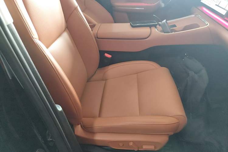 Used Leapmotor C16 2026 Extended-Range 280 LiDAR Zhizun Edition 6 Seats Right Front Seat