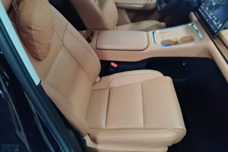 Used Leapmotor C16 2026 Extended-Range 280 LiDAR Zhizun Edition 6 Seats Right Front Seat